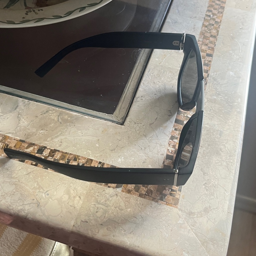 Dolce & Gabbana reflective logo lenses Sunglasses and velvet case - Picture 5 of 6